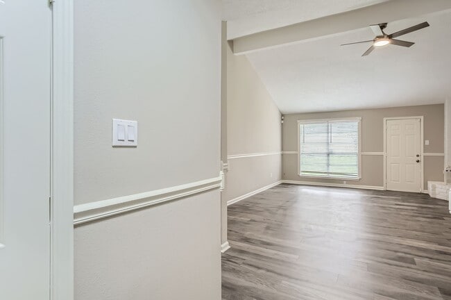 Building Photo - 7206 Sharpsburg Dr