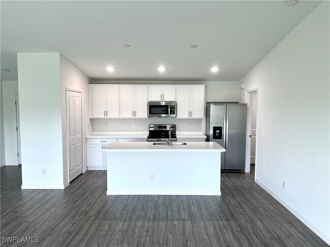 Building Photo - 4303 NE 12th Ct