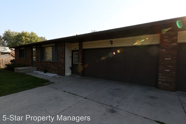 Building Photo - 4 br, 3 bath House - 906-A Highland Drive