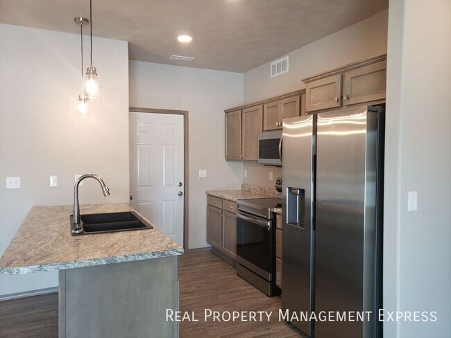 Foto del edificio - 3 Bedroom 2.5 Bathroom Townhome with a Bal...
