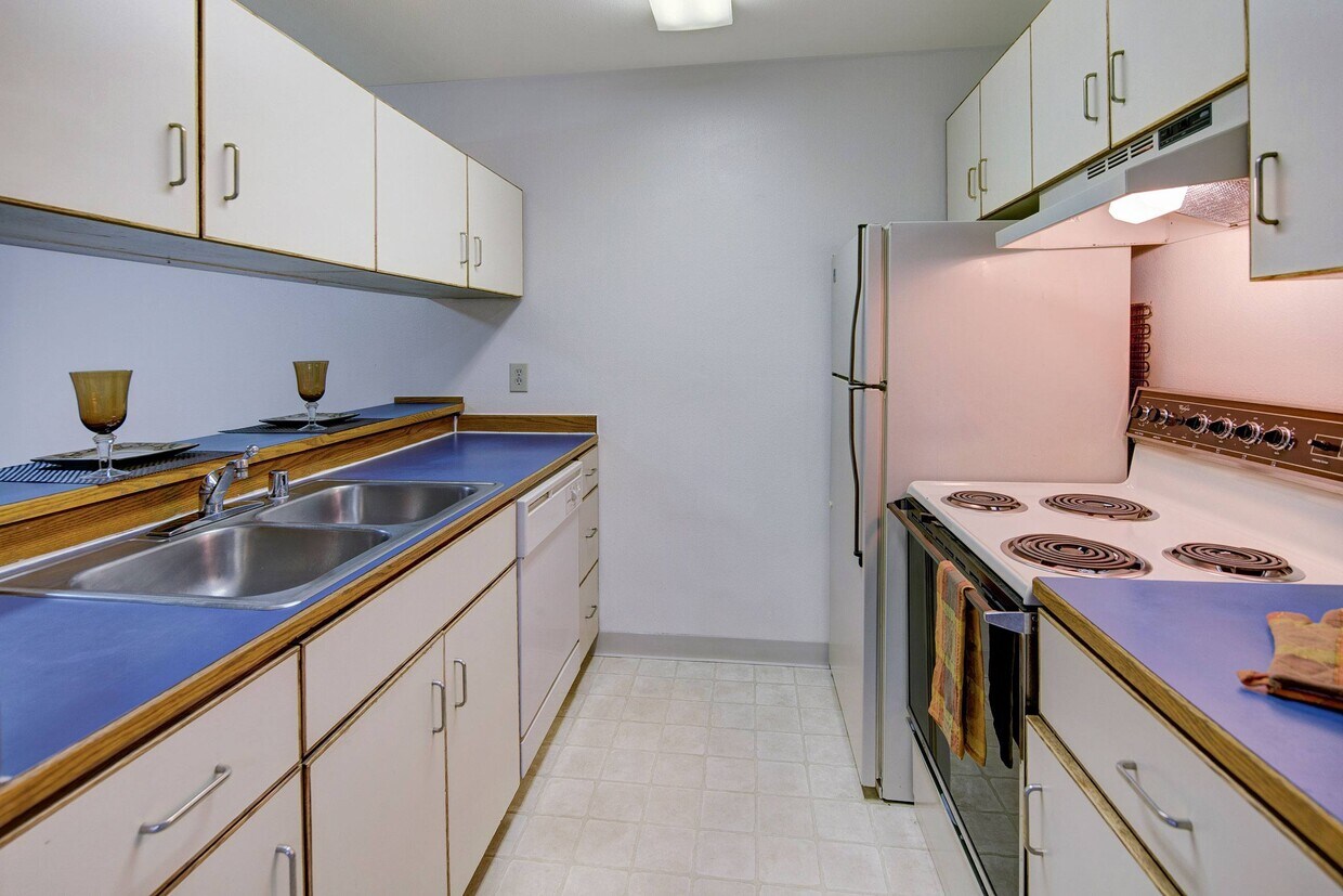 Chugach South Apartments - Kitchen - Chugach South
