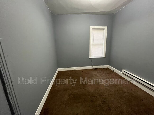 Building Photo - 214 S 10th St