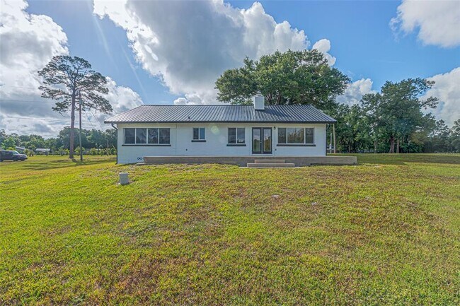 Foto del edificio - 2452 Lake Ruby Rd