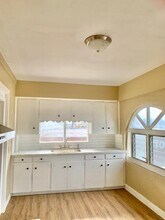 Building Photo - 2317 Wilshire St