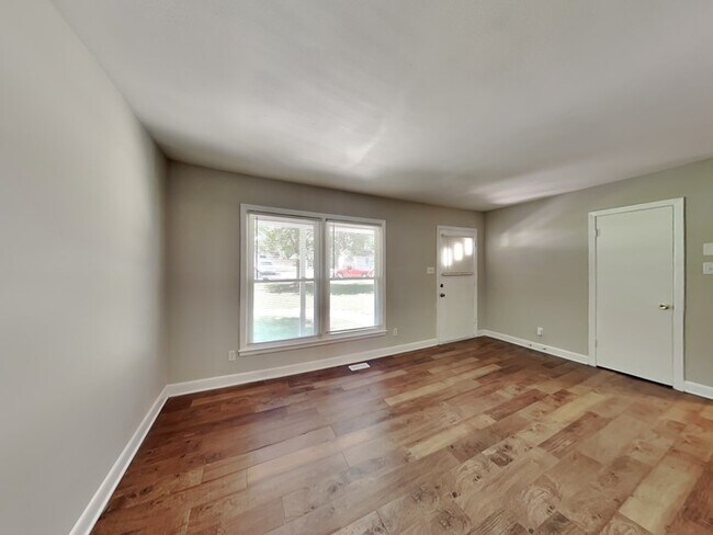 Foto del edificio - 613 Aintree Rd