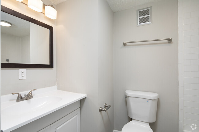 2HAB, 1,5BA, 1.011SF - Sutton Bridge Apartments