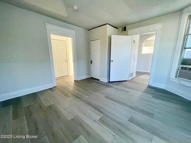 Foto del edificio - 4116 W Broadway
