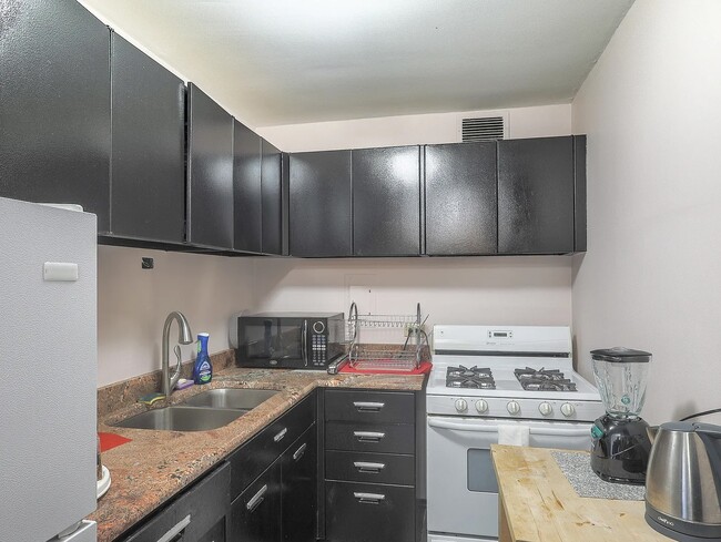 Building Photo - 1451 E 55th St