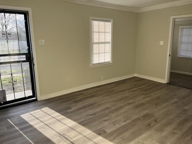 Photo - 1896 S Lauderdale St House