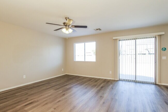 Foto del edificio - 4825 N 111th Glen