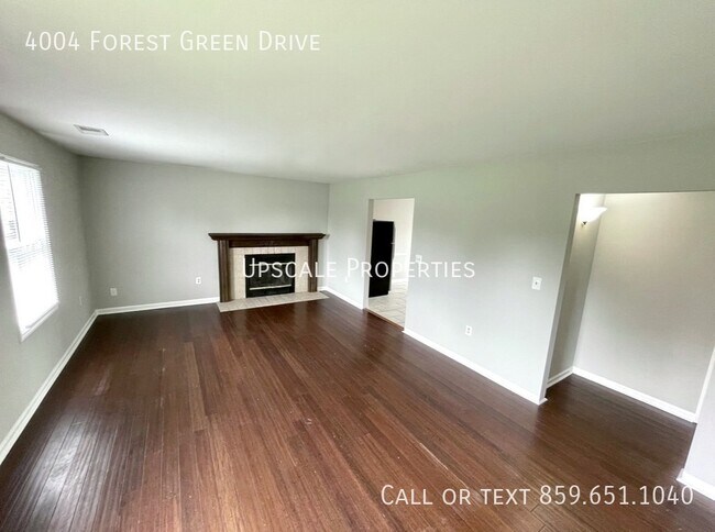 Foto del edificio - 4004 Forest Green Dr