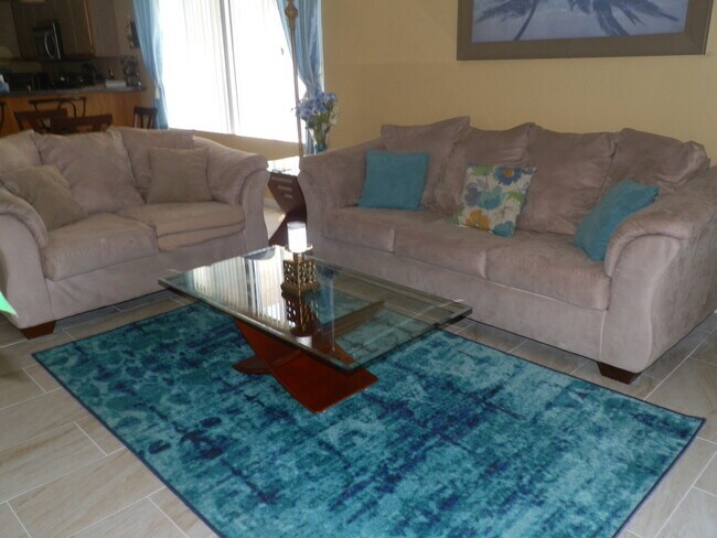 Living room - 4897 Bridgepointe Dr