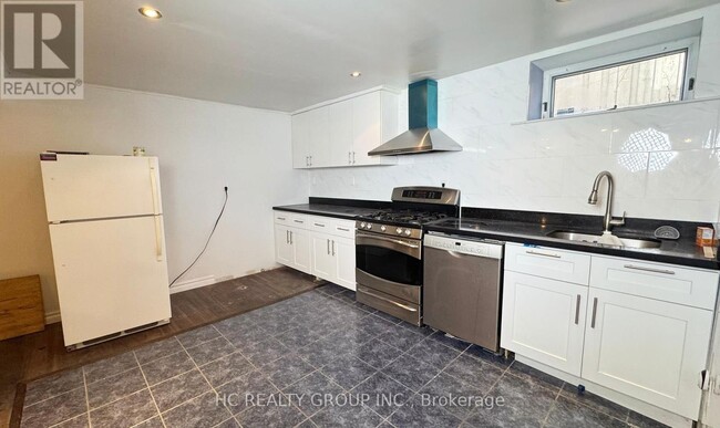 Building Photo - 500 Huntingwood Dr