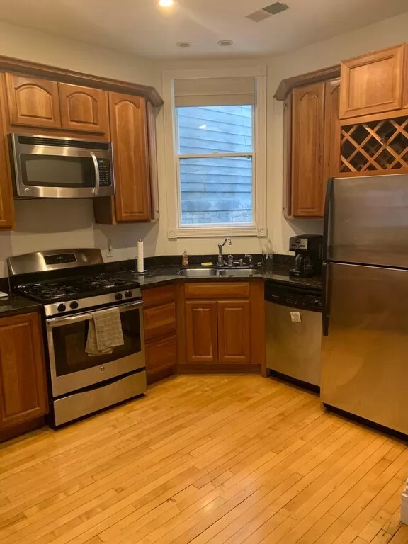 Kitchen - 1948 N Cleveland Ave