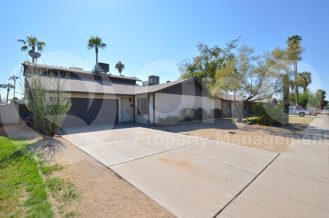 Building Photo - 1623 E Palmcroft Dr