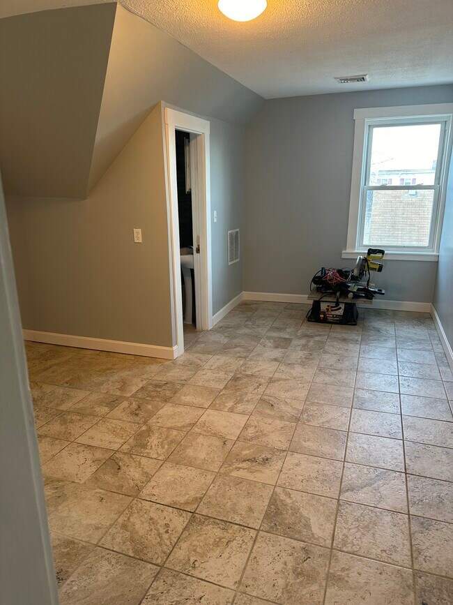 Building Photo - 391 Centre St