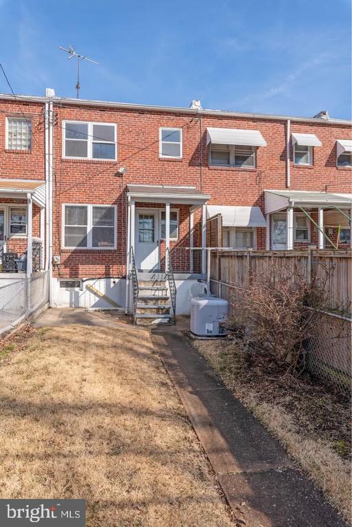 Building Photo - 114 Riverthorn Rd