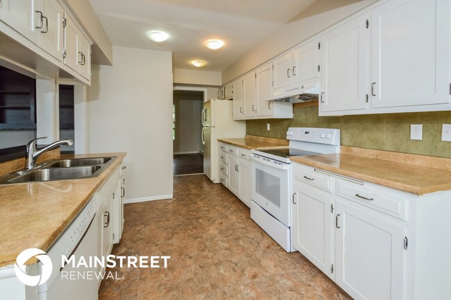Building Photo - 3631 S Forest Ave