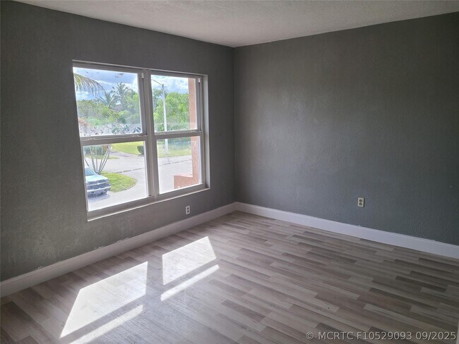 Foto del edificio - 2775 NW 194th Terrace