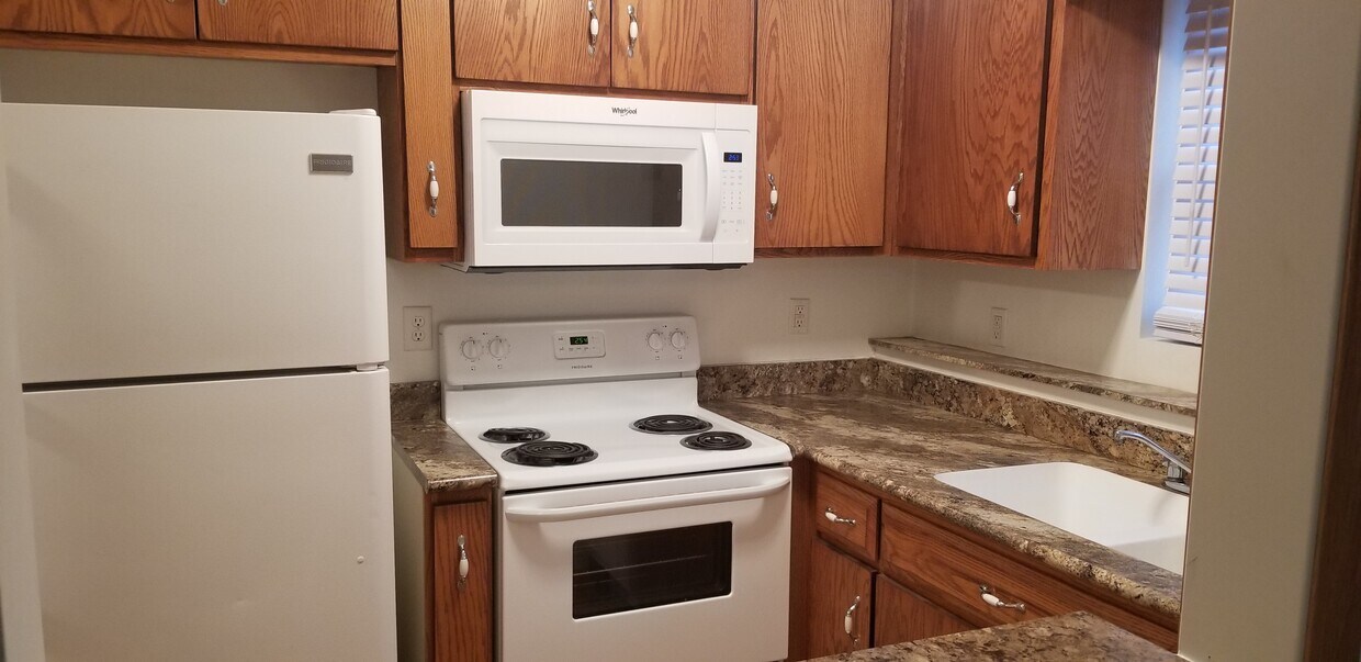 Kitchen - 120 Twin Oaks Dr