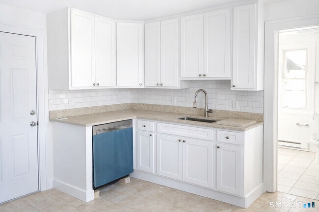 Building Photo - 10 Balmforth Ave