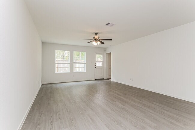 Foto del edificio - 1717 Lofty Cedar Ct