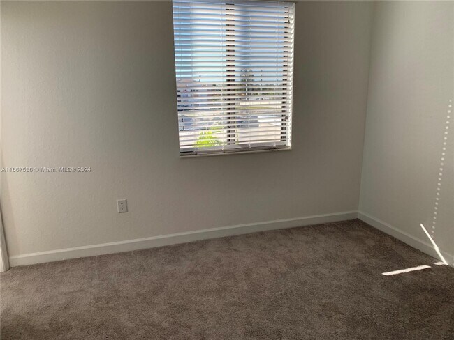 Foto del edificio - 21411 NE 2nd Pl