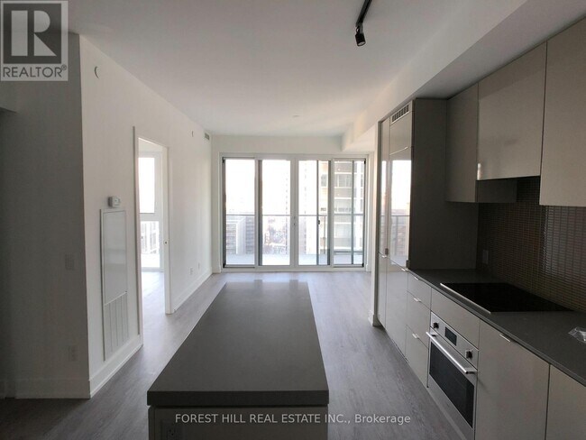Building Photo - 7 Grenville St