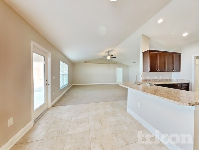 Building Photo - 1599 Lemon Ave