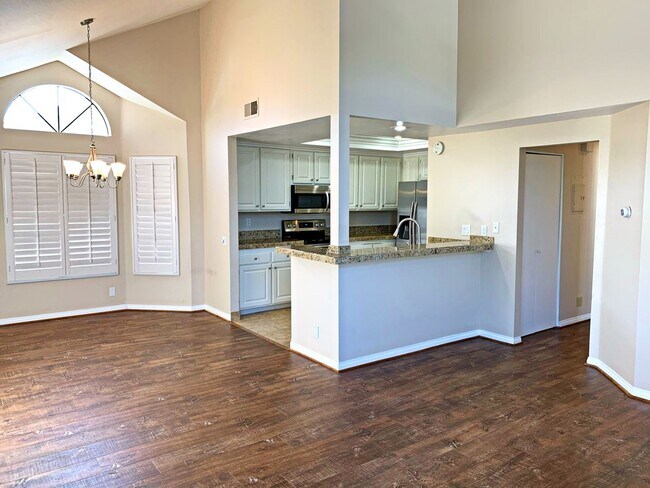 Foto del edificio - For Lease – Beautiful 2 Bed, 2 Bath Condo in Northwood Horizon | $3,195/month