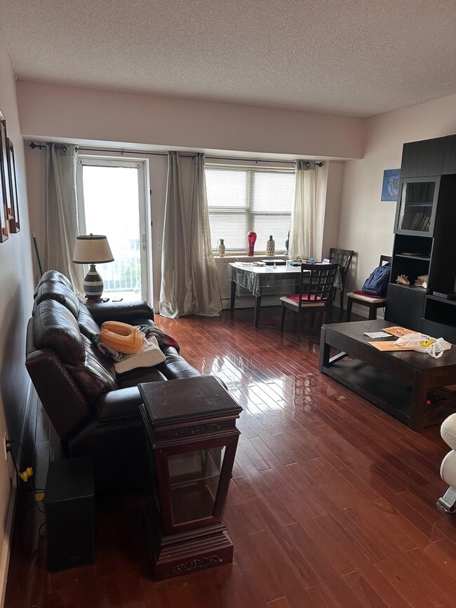 Building Photo - 260 Beach 81st St
