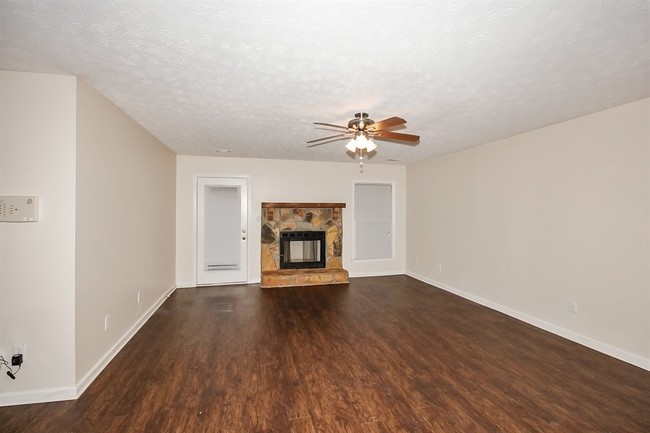 Building Photo - 230 Graystone Dr