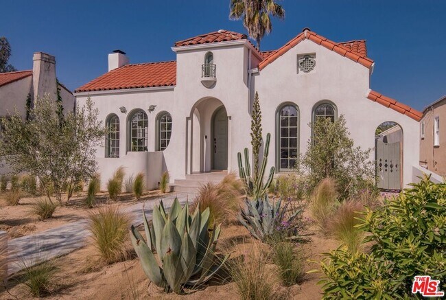 Building Photo - 153 Larchmont Blvd