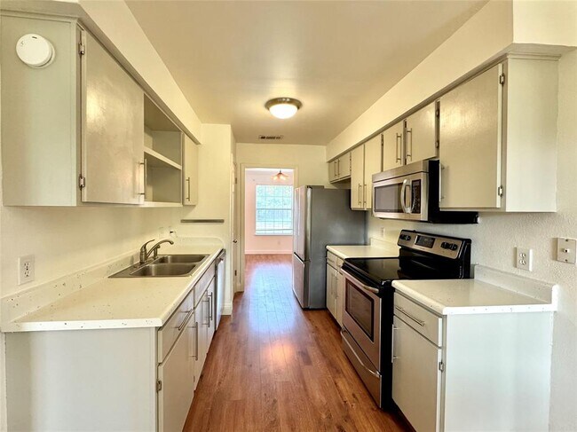 Foto del edificio - 1501 Greenfield Dr