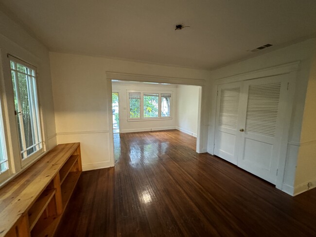 living/dining room - 1545 Hauser Blvd