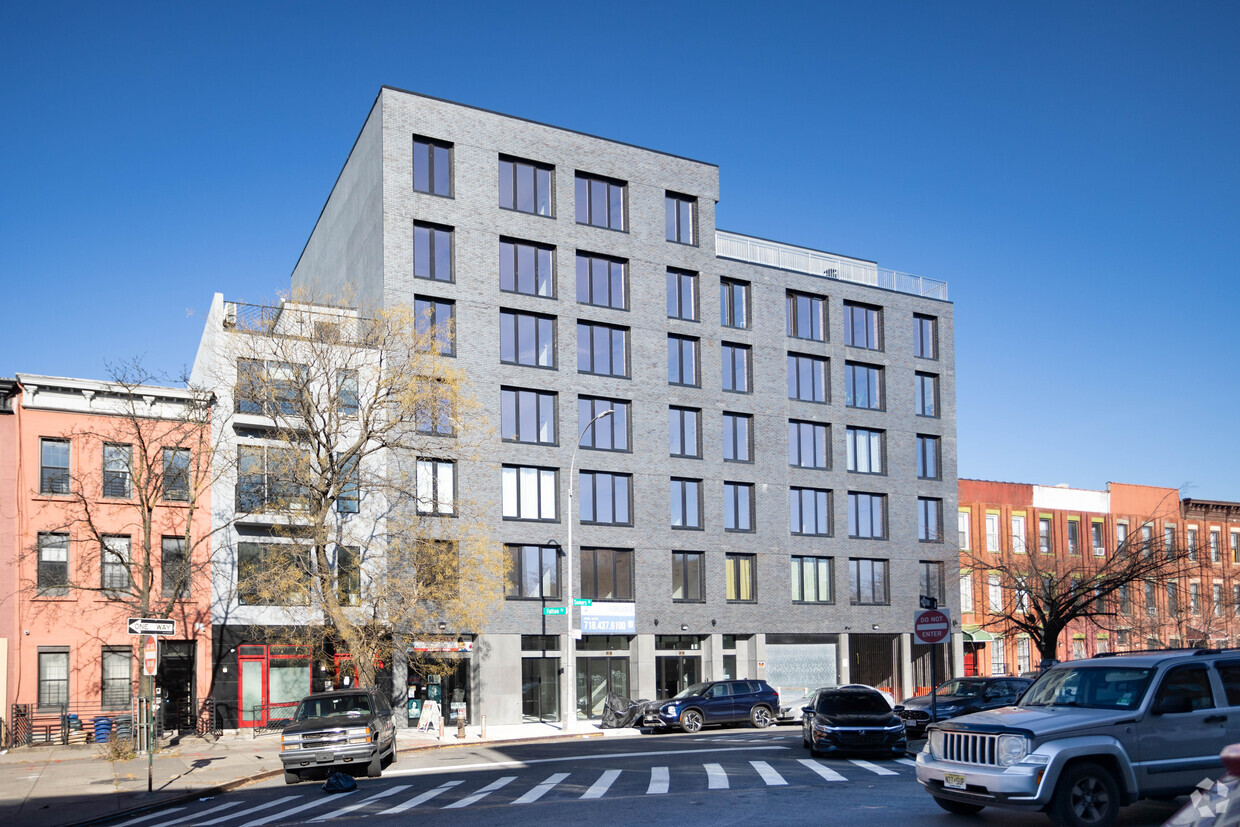Primary Photo - 15 Somers St