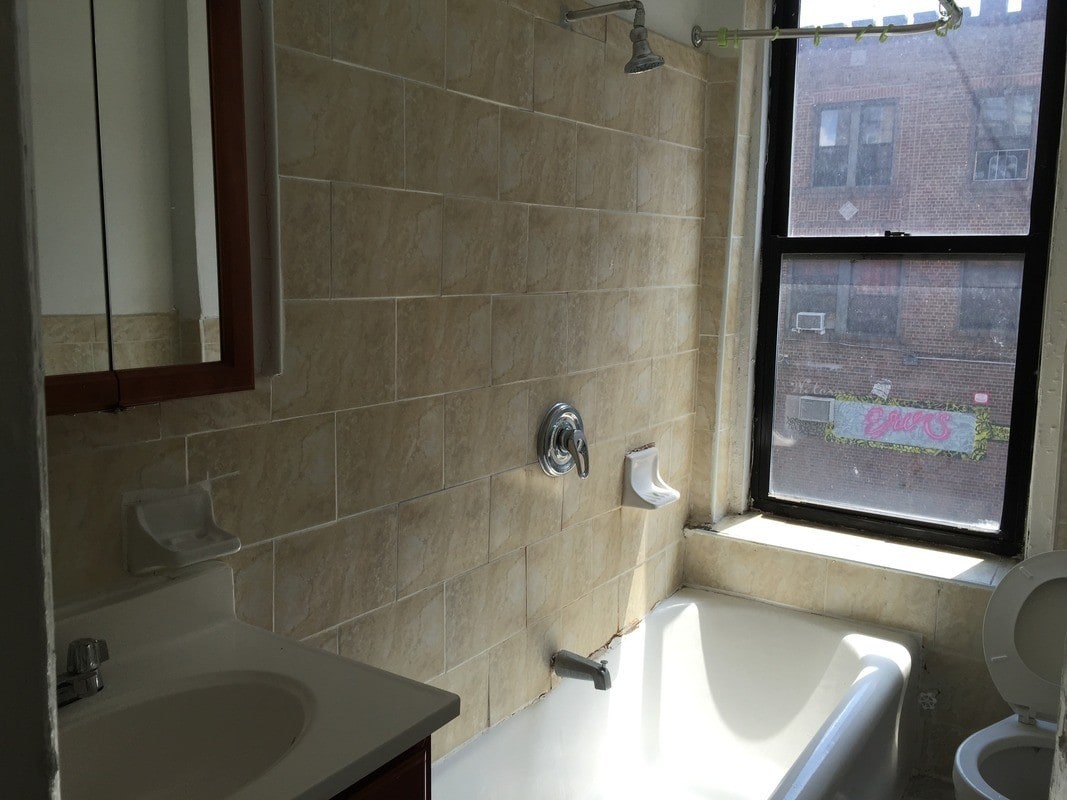 Building Photo - 2121 Beekman Pl