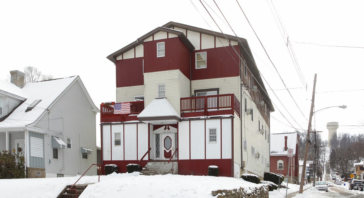 1100 Ridge Ave, Coraopolis, PA 15108 Apartments in Coraopolis, PA