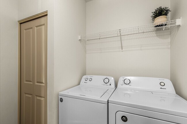 Foto del edificio - 630 NW Kingwood Ave