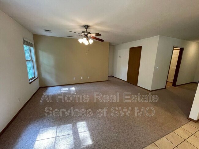 Foto del edificio - 1496 Riverside Rd
