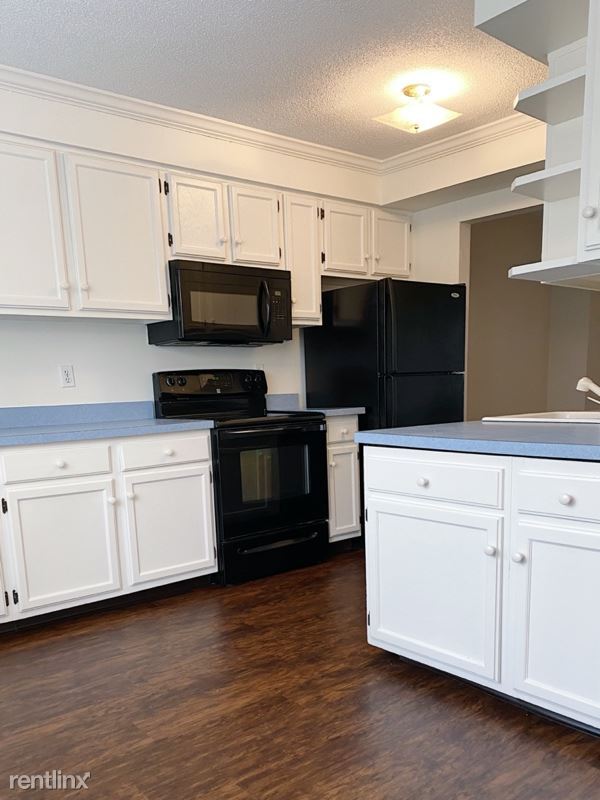 Foto del edificio - 3 br, 1.5 bath Condo - 111 Queens Road