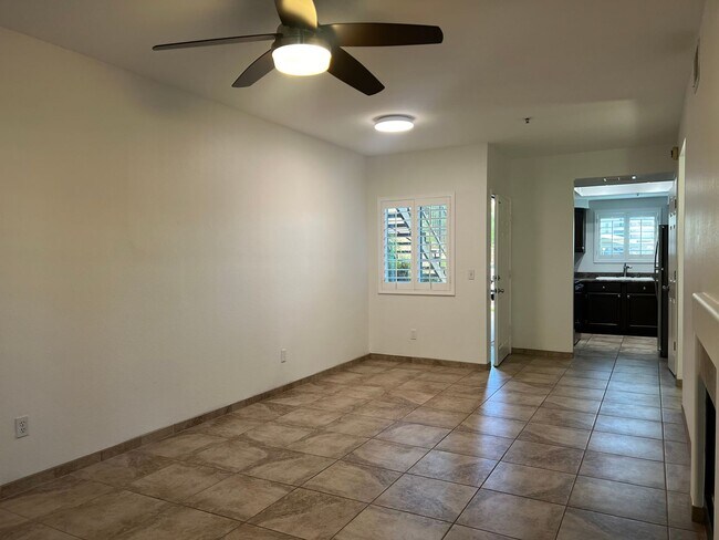 Foto del edificio - 9450 E Becker Ln