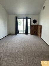 Building Photo - 93 Meadowood Dr