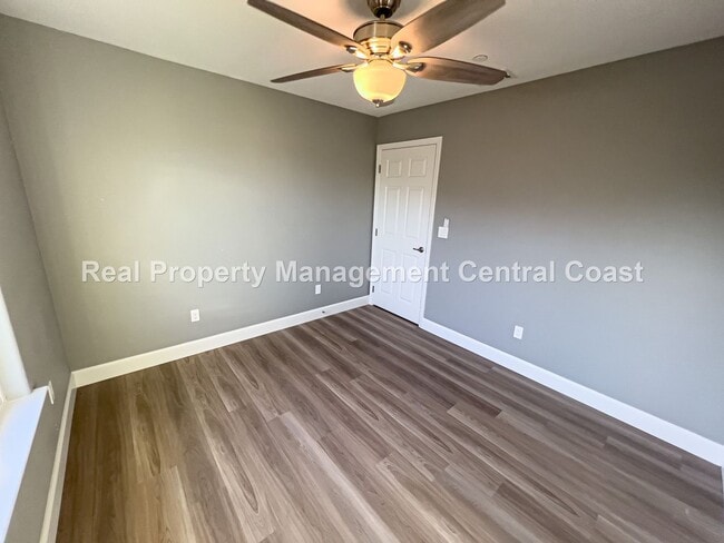 Building Photo - AVAILABLE NOW - New Build in Templeton - 3...