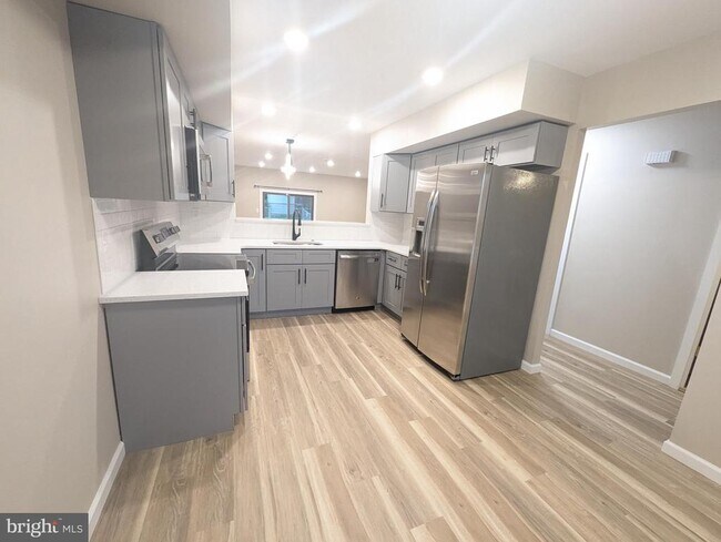 Foto del edificio - 988 Beechwood Pl