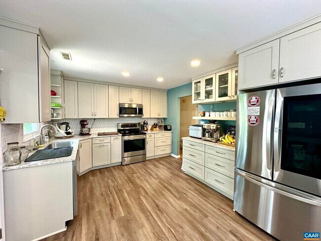 Foto del edificio - 3501 Glenaire Dr