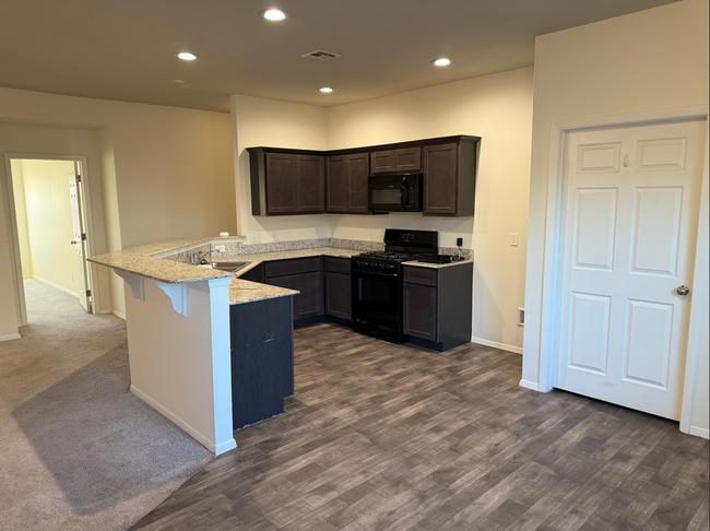 Building Photo - 1216 W Duncan Rd