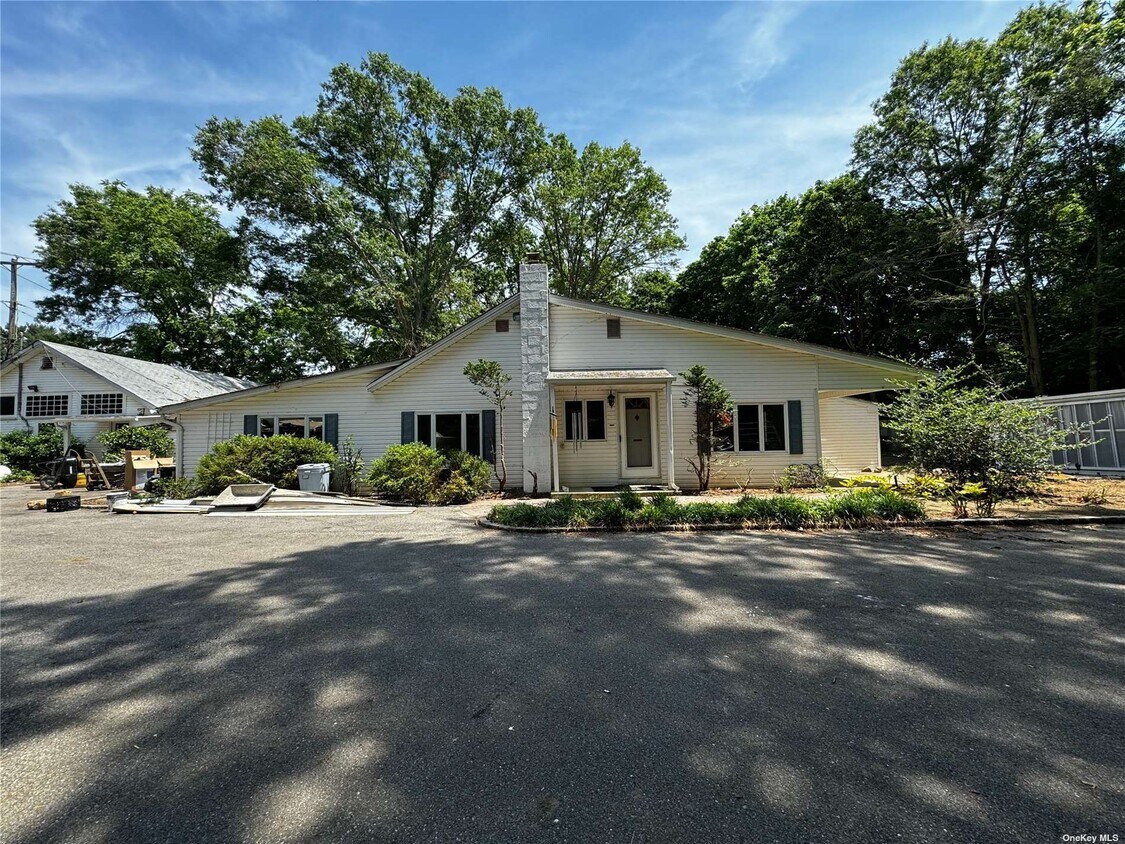 Foto principal - 232 Brookville Rd