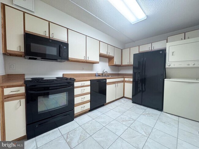 Foto del edificio - 15107 Interlachen Dr
