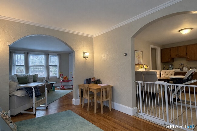 Building Photo - 15 E Main St